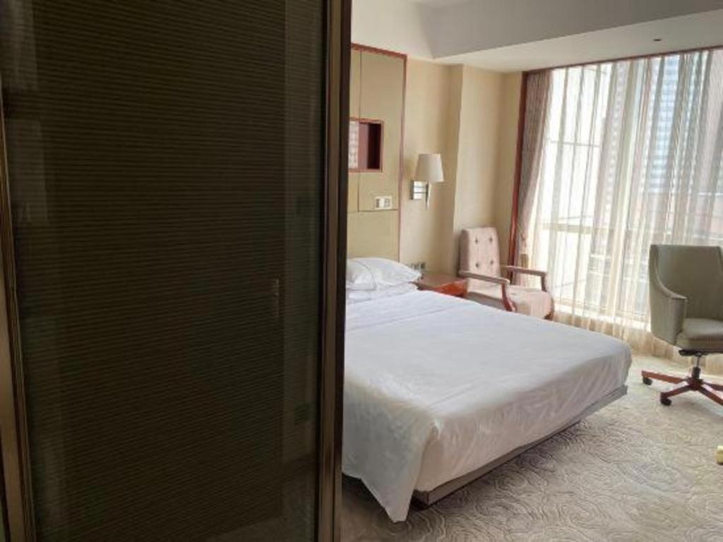 Jinan Silver Plaza Quancheng Hotel Екстер'єр фото