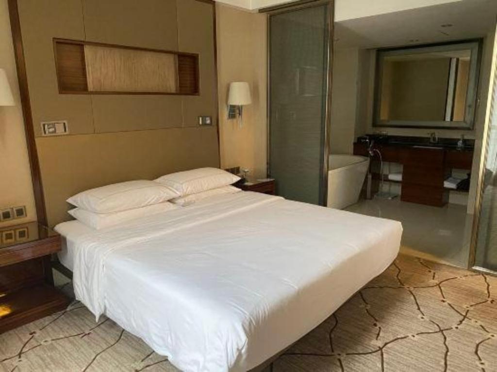 Jinan Silver Plaza Quancheng Hotel Екстер'єр фото